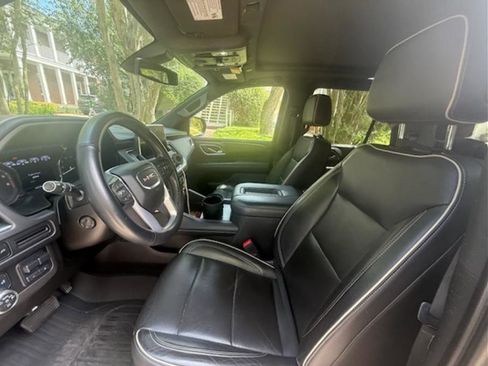 Used 2021 GMC Yukon SLT w/ SLT Luxury Plus Package image 3