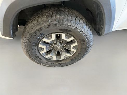 Used 2022 Toyota Tacoma TRD Off-Road w/ Technology Package RWD image 28