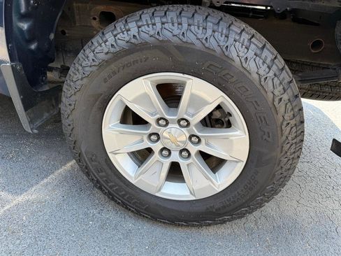 Used 2022 Chevrolet Silverado 1500 LT AWD/4WD image 3