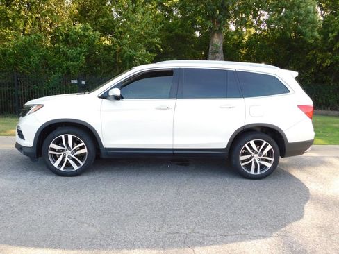 Used 2017 Honda Pilot Elite image 2
