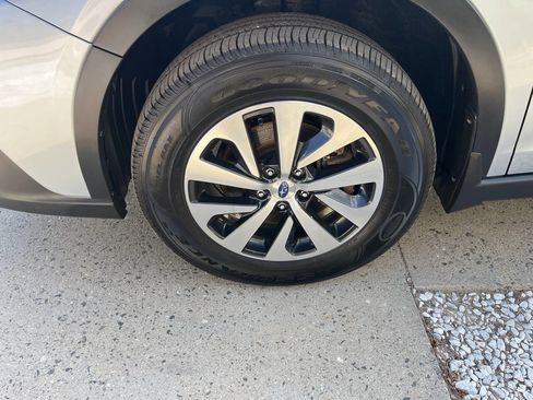 Used 2022 Subaru Outback Premium AWD/4WD image 5