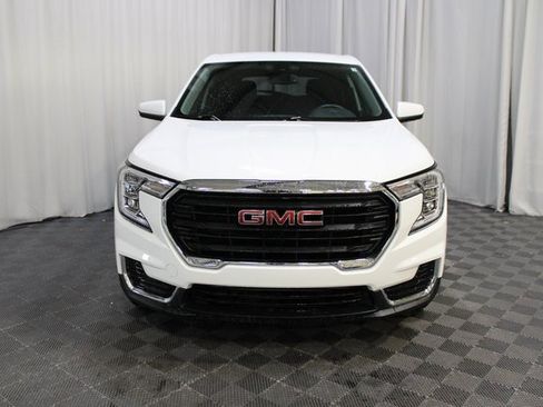 Used 2023 GMC Terrain SLE image 2