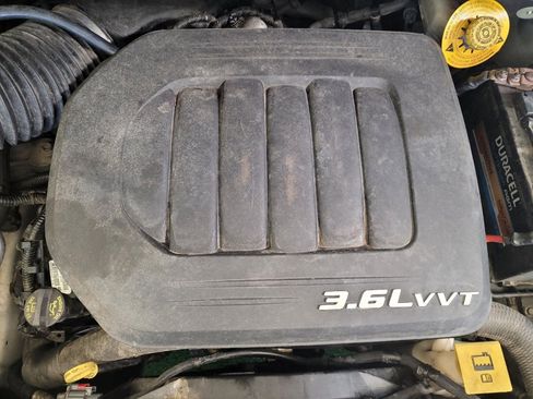 Used 2016 Chrysler Town & Country Touring image 30