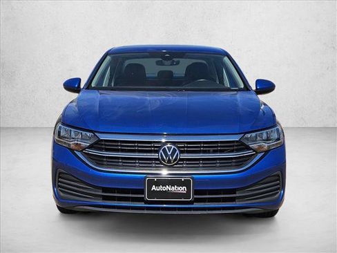 Used 2024 Volkswagen Jetta SE image 2