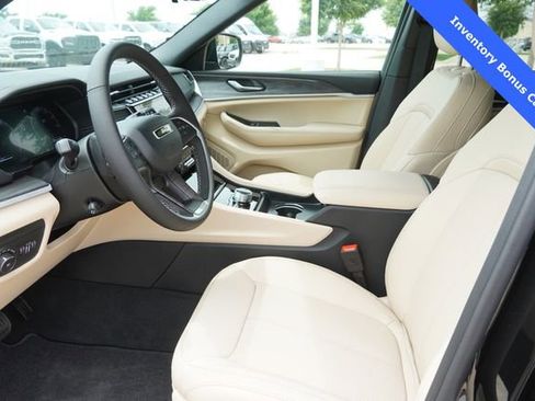 New 2025 Jeep Grand Cherokee L Limited w/ Luxury Tech Group II AWD/4WD image 19