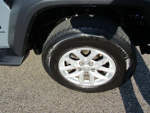 Used 2024 Jeep Wrangler Unlimited Sport AWD/4WD image 12