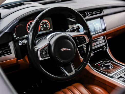 Used 2018 Jaguar XF Portfolio RWD image 23