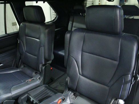 Used 2024 Toyota Sequoia Platinum AWD/4WD image 29
