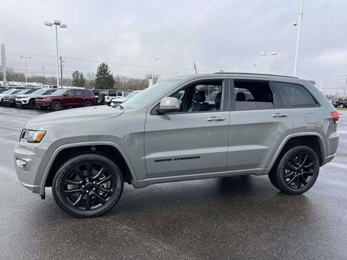 Certified 2021 Jeep Grand Cherokee Laredo X image 3