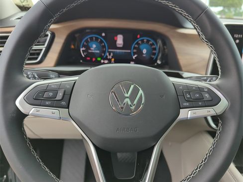 New 2025 Volkswagen Atlas SE image 41