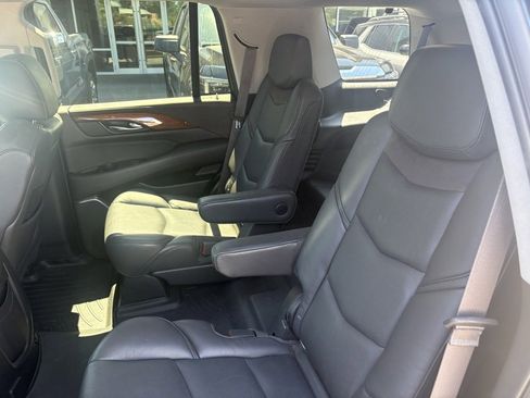Used 2015 Cadillac Escalade Premium image 21