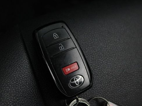 Used 2024 Toyota Corolla Cross XLE FWD image 29