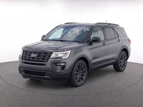 Used 2019 Ford Explorer XLT w/ Equipment Group 202A AWD/4WD image 2