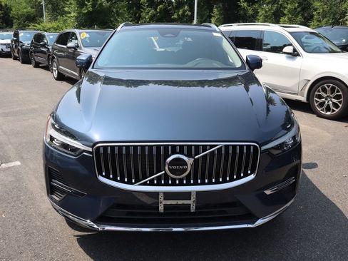Used 2023 Volvo XC60 B5 Plus w/ Climate Package AWD/4WD image 3
