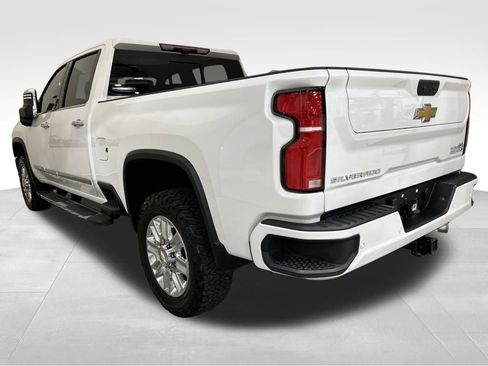 Used 2025 Chevrolet Silverado 2500 High Country w/ High Country Premium Package AWD/4WD image 3