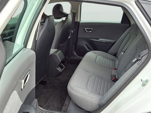 Used 2025 Kia K4 EX image 16