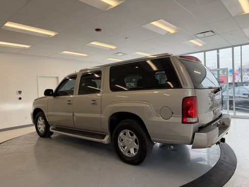 Used 2004 Cadillac Escalade ESV AWD image 41