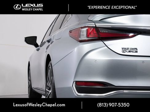 Used 2023 Lexus ES 300h w/ Premium Package FWD image 6