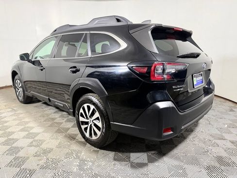 Used 2023 Subaru Outback Premium AWD/4WD image 4