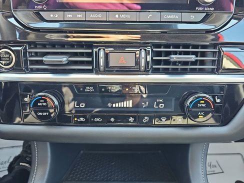 Used 2023 Nissan Pathfinder SV w/ SV Premium Package image 28