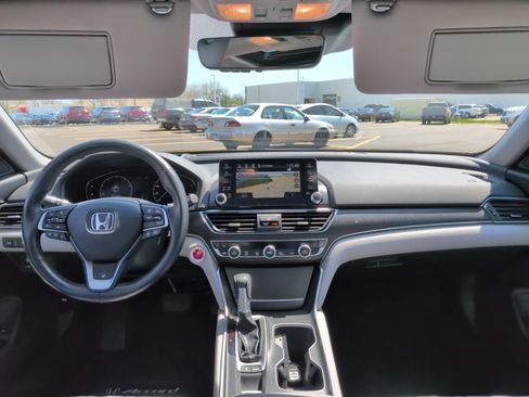 Used 2018 Honda Accord Touring image 11