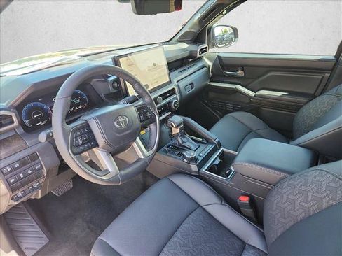 Used 2025 Toyota Tacoma Limited AWD/4WD image 10