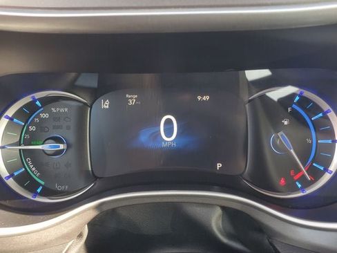 Used 2024 Chrysler Pacifica Limited FWD image 12