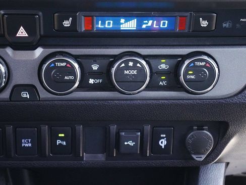 Used 2021 Toyota Tacoma TRD Off-Road w/ TRD Premium Off Road Package AWD/4WD image 23