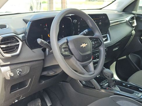 Used 2025 Chevrolet TrailBlazer LT AWD/4WD image 13