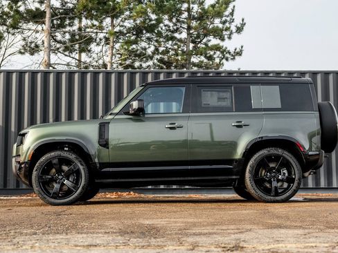 New 2026 Land Rover Defender 110 X-Dynamic SE image 3