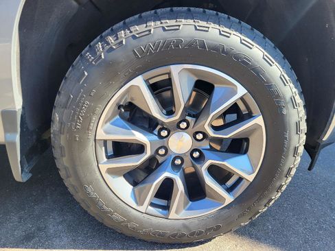 Used 2024 Chevrolet Silverado 1500 LT image 14