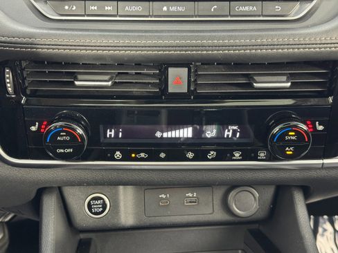 Used 2022 Nissan Rogue SV w/ SV Premium Package image 25