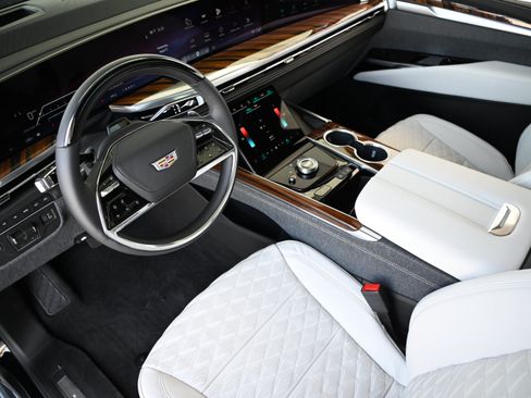 Used 2026 Cadillac Escalade Platinum Sport AWD/4WD image 15