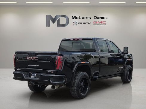 Used 2025 GMC Sierra 2500 AT4 w/ AT4 Premium Plus Package AWD/4WD image 5