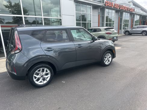 Used 2023 Kia Soul LX w/ Option Group 015 FWD image 3