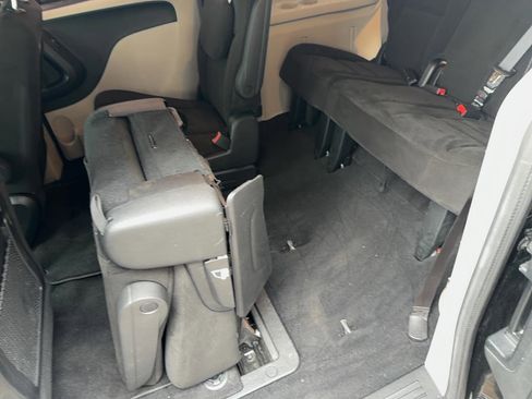 Used 2016 Dodge Grand Caravan SE w/ Quick Order Package 29E SE image 13