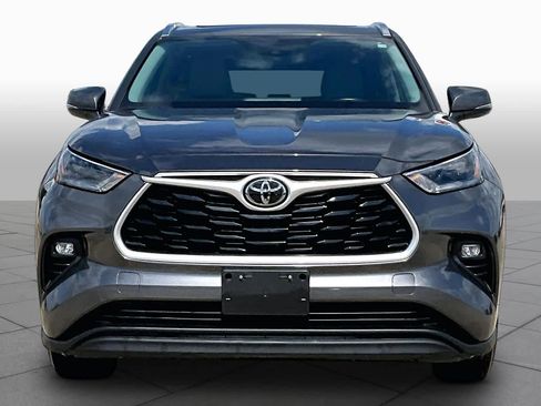 Used 2021 Toyota Highlander XLE FWD image 4