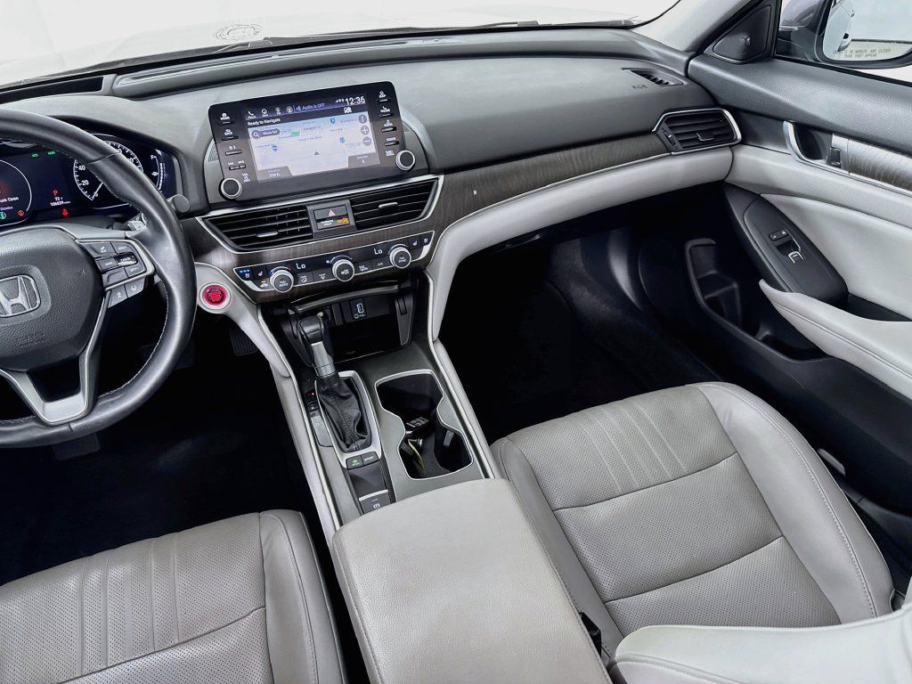 Used 2018 Honda Accord Touring image 32