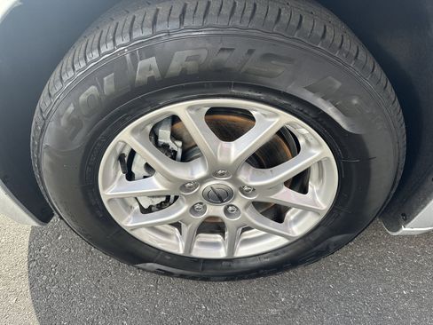 Used 2023 Chrysler Voyager LX image 35