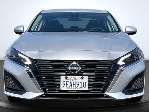 Used 2023 Nissan Altima 2.5 SV FWD image 3