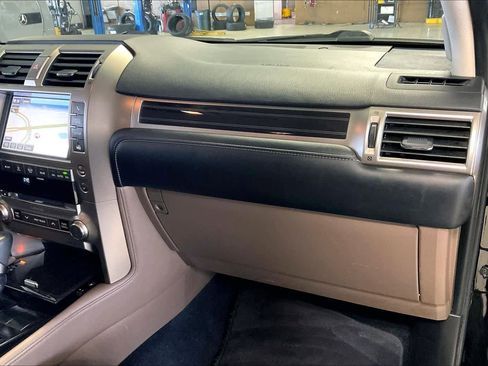 Used 2021 Lexus GX 460 Premium w/ Premium Package image 18