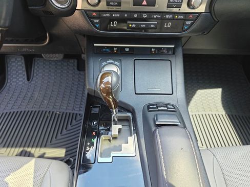 Used 2014 Lexus ES 350 w/ Luxury Package FWD image 27