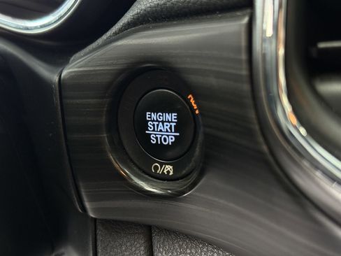 Used 2019 Jeep Grand Cherokee Laredo image 56