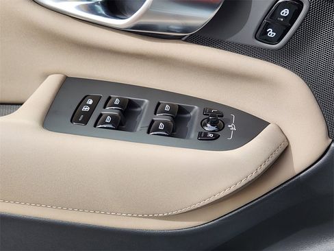 New 2026 Volvo XC90 B6 Plus w/ Protection Package Premier image 4