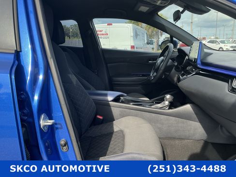 Used 2020 Toyota C-HR XLE FWD image 13