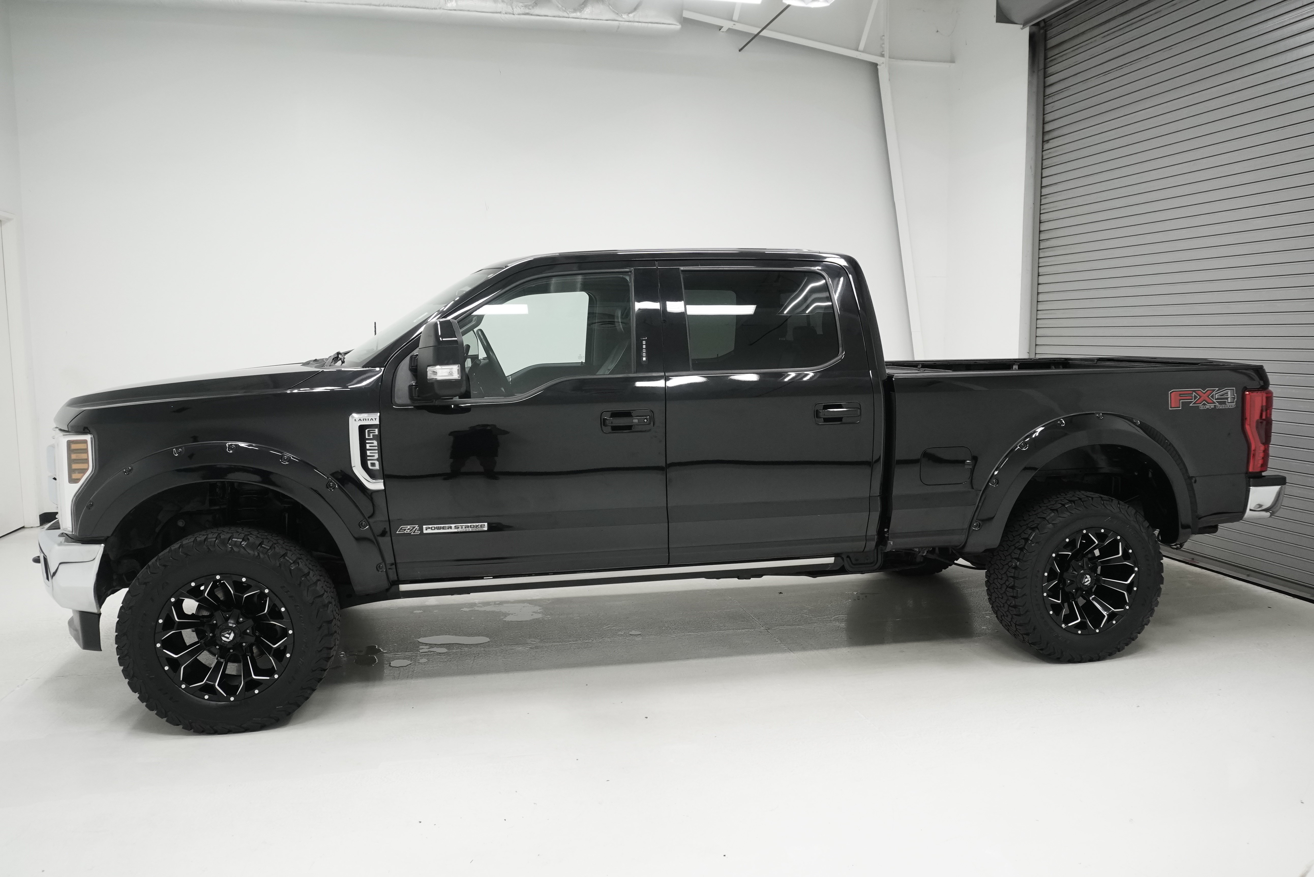 Used 2019 Ford F250 Lariat w/ Lariat Ultimate Package AWD/4WD image 6