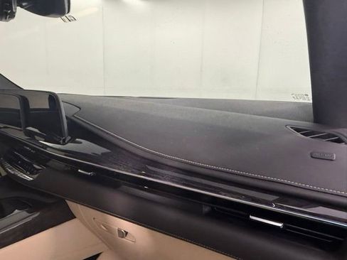 Used 2023 Cadillac Escalade Premium Luxury AWD/4WD image 31