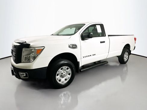 Used 2017 Nissan Titan S AWD/4WD image 3