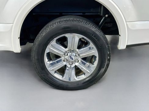 Used 2019 Ford F150 Lariat w/ Equipment Group 502A Luxury AWD/4WD image 34