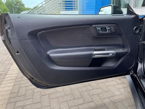 Used 2016 Ford Mustang Coupe RWD image 12
